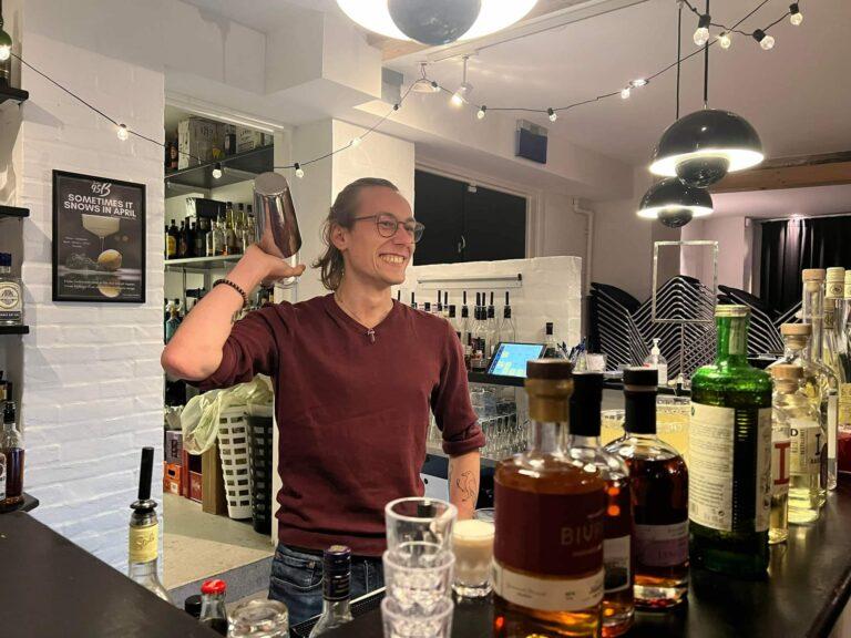 bartenders-friday-95b-otwn