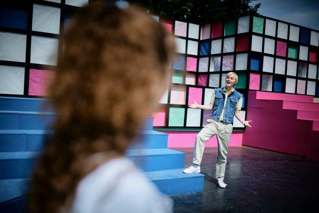 Simon Skytte i Vi Maler Byen Rød The Musical til Nyborg Voldspil 2021 - otwn