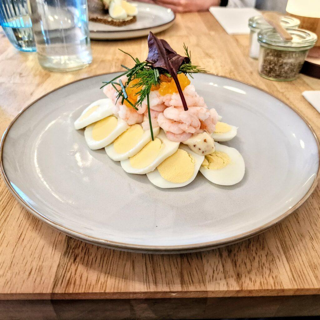 Odenses bedste smørrebrød - æg og rejser connoisseurens rute