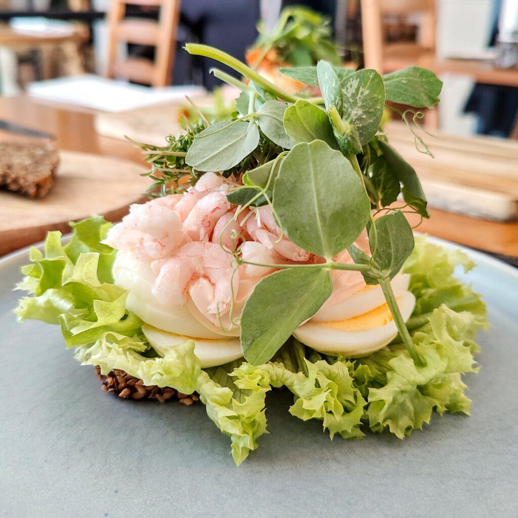 Odenses bedste smørrebrød - æg og rejer connoisseurens rute