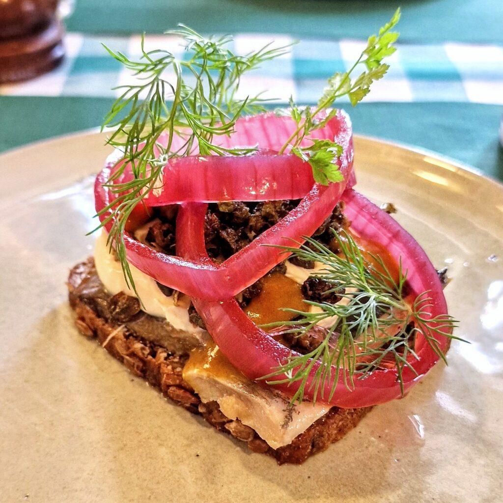 Odenses bedste smørrebrød - stenbidderrogn connoisseurens marineret sild